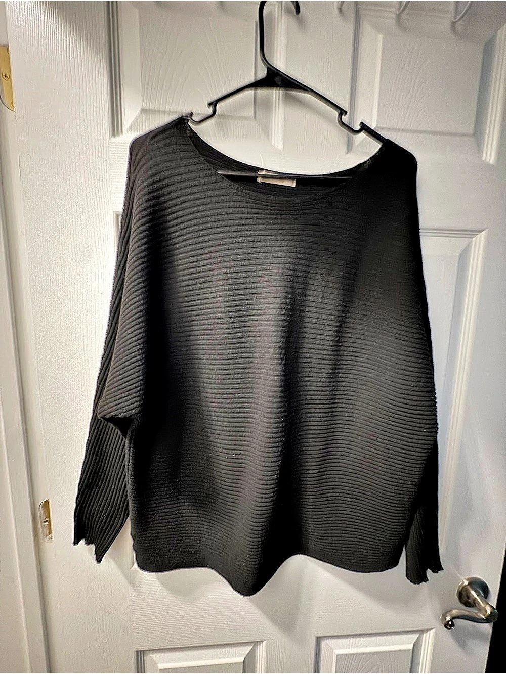 Active USA Black Sweater Size Large Like New